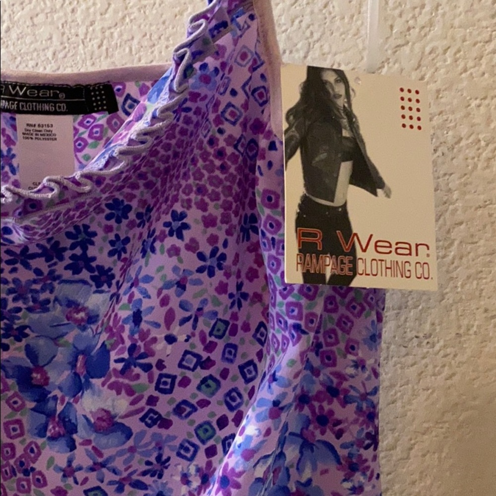Floral R Wear Top - Picture 3 of 9